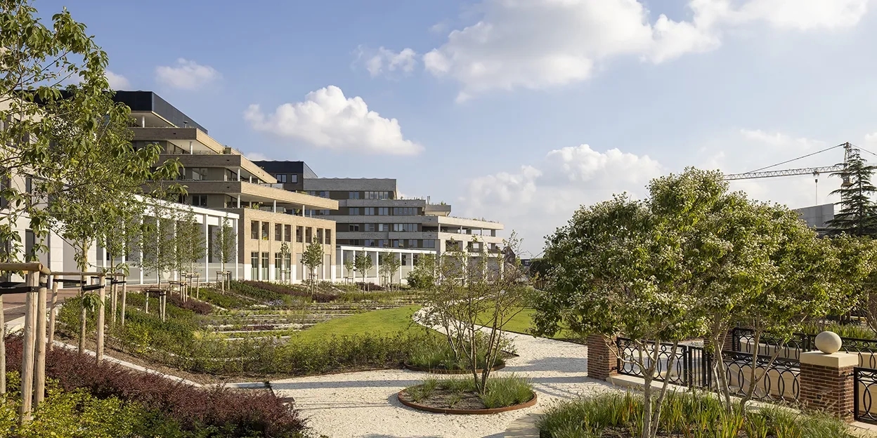 Tuin met planten voor het Greenville gebouw