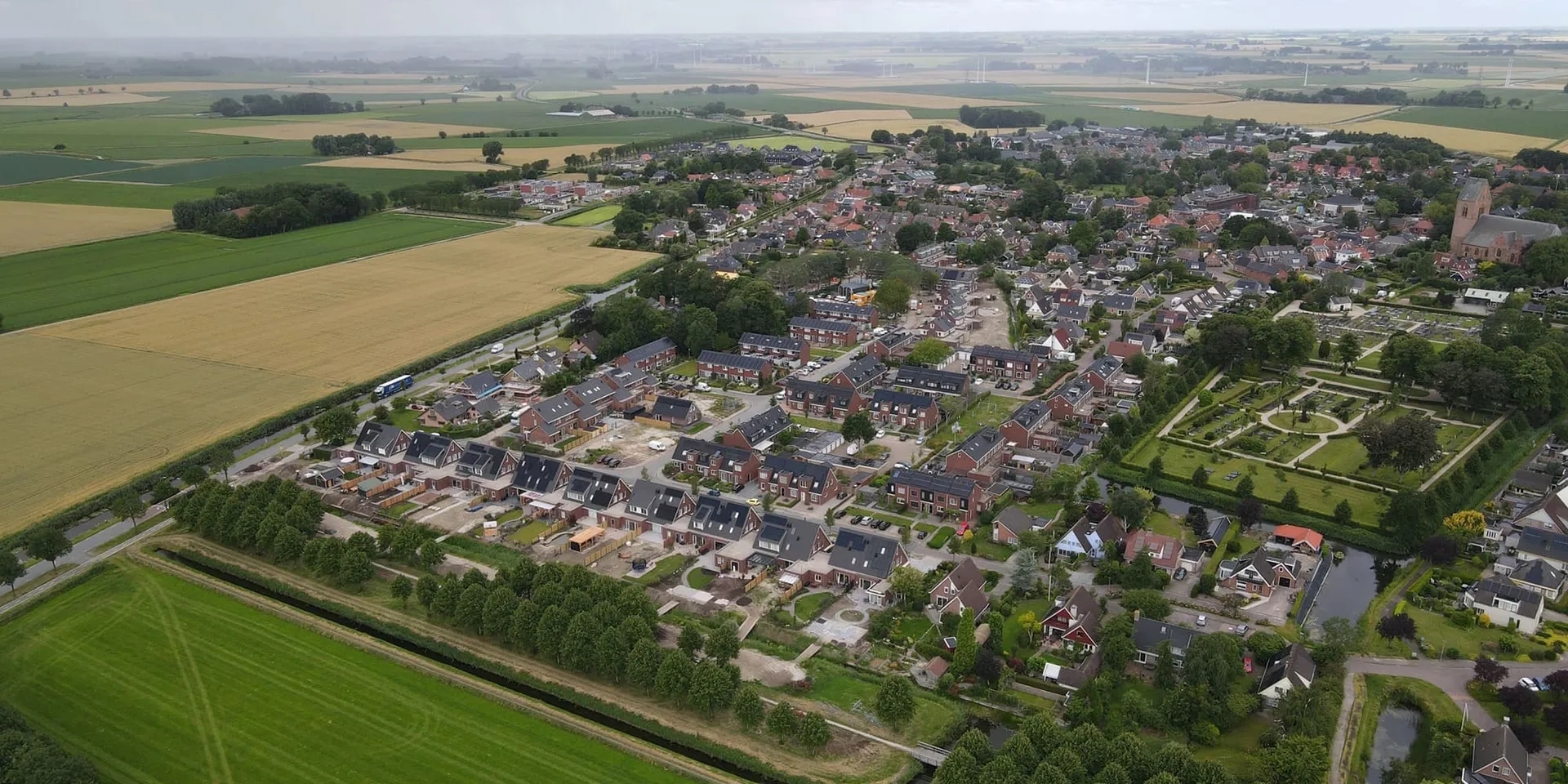 Vogelvlucht van Loppersum vanaf boven