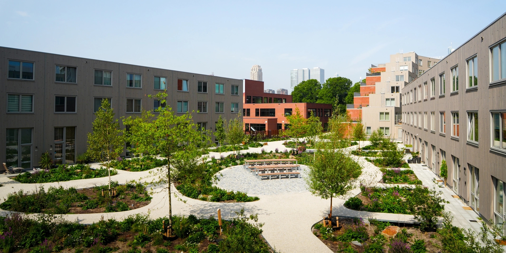 Binnentuin De Kuil met zicht op de eengezinswoningen en terrasappartementen